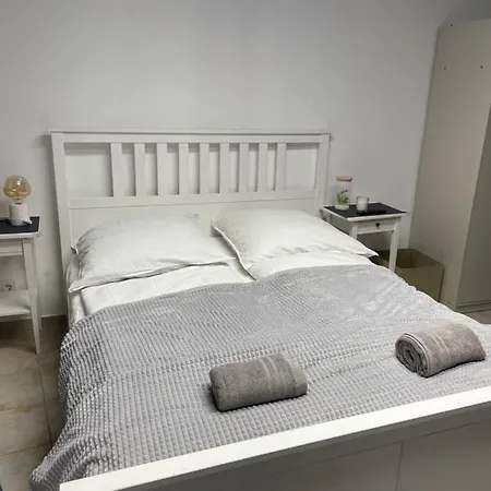 Sleepwell1 Apartment